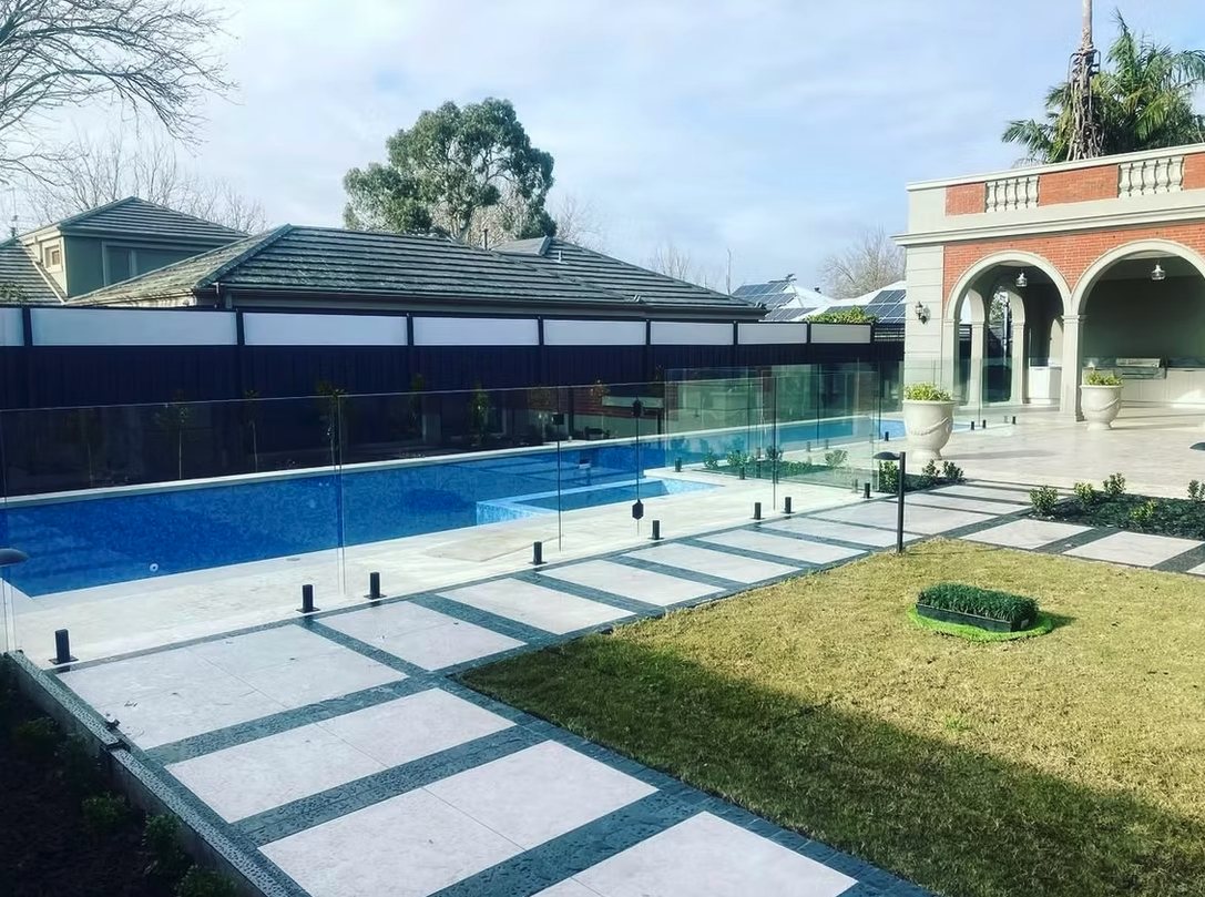Frameless Pool Fence